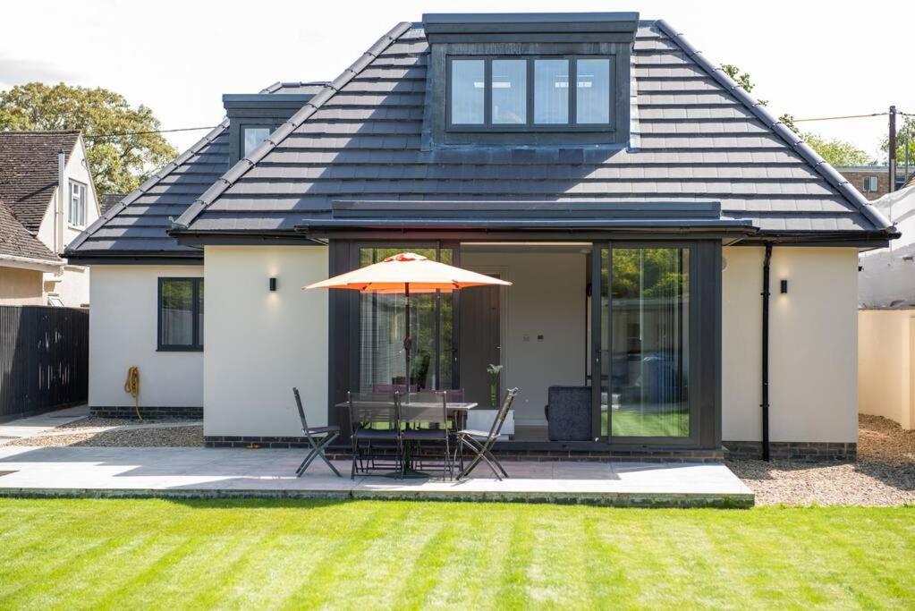 Daisy Lodge: Spacious Flat Near Blenheim Palace & Oxford Kidlington