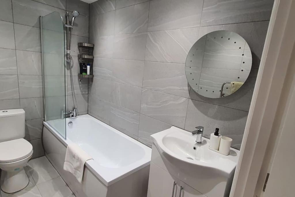 Daisy Lodge: Spacious Flat Near Blenheim Palace & Oxford Apartment